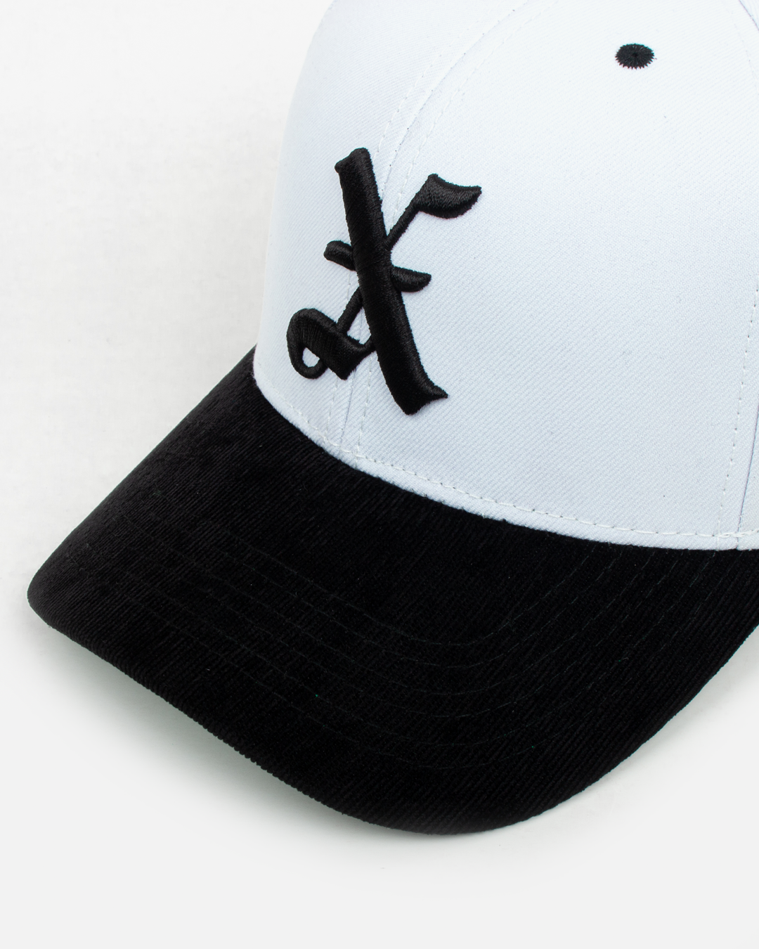 Gorra New Xclusiv X13 Dad Hat Corduroy Black & White